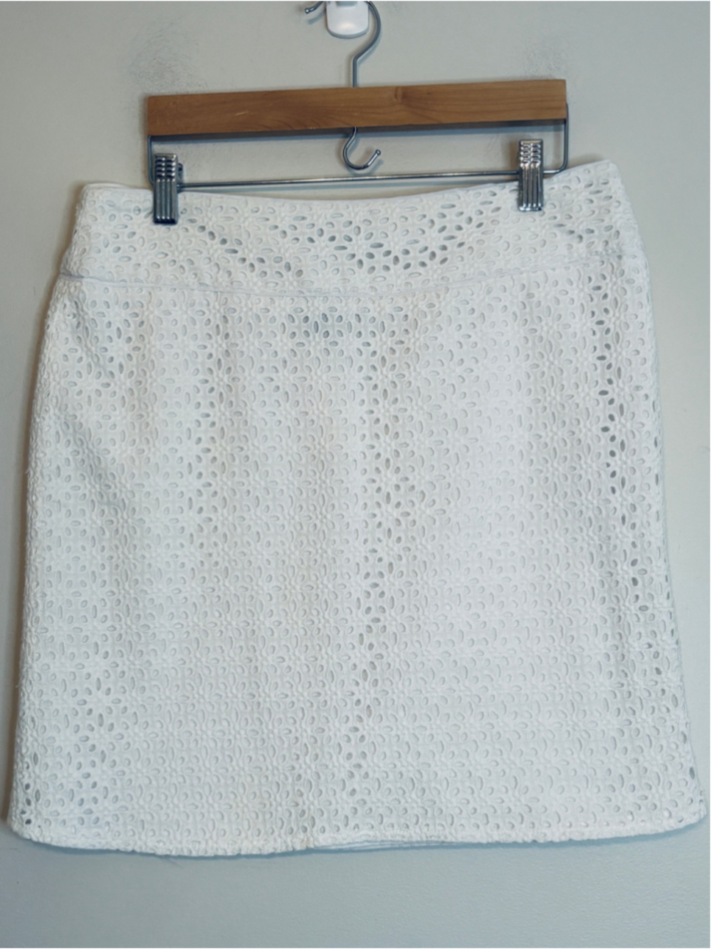 Sandro White Eyelet / Broderie Anglaise Mini Skirt Side Zip Size 8 Minimalist